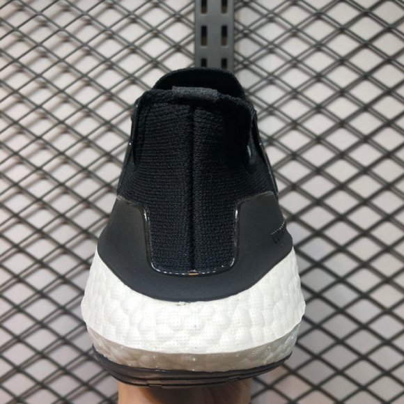 Adidas Ultra Boost 22